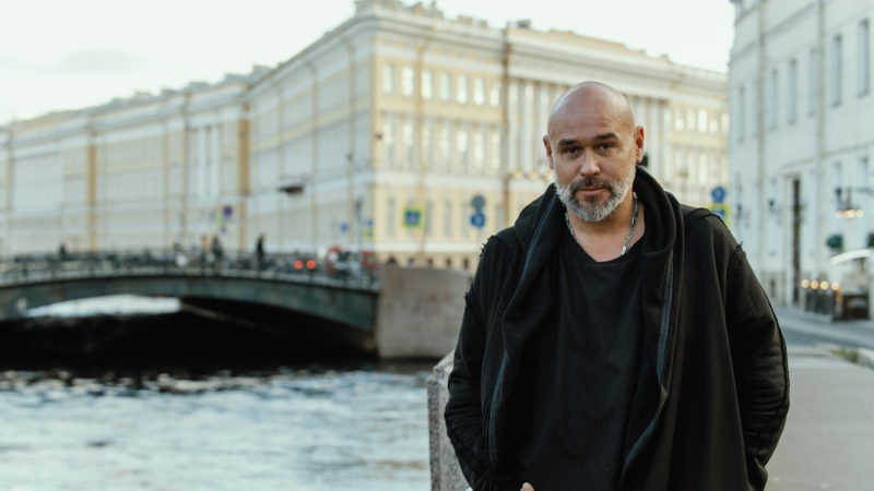 МАКСИМ АВЕРИН. «РАСПРАВЛЯЯ  КРЫЛЬЯ»